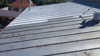 Náter strechy antikoróznym náterom Thermoshield RustPrimer